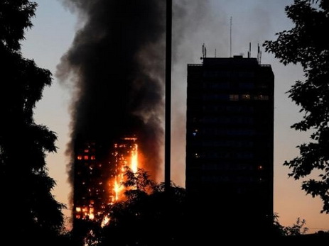 На западе Лондона пылает небоскреб Grenfell Tower - ФОТО - ВИДЕО