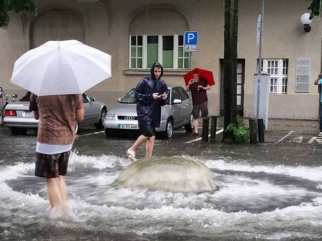 Сильные дожди парализовали движение в Берлине