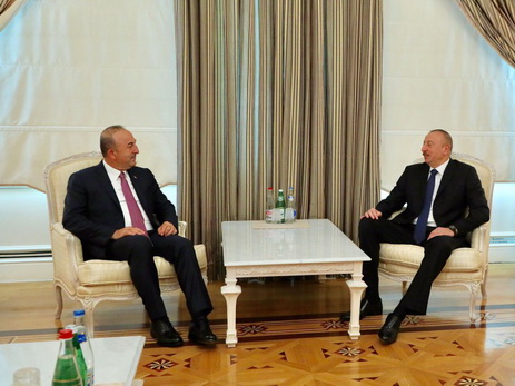 Ильхам Алиев принял главу МИД Турции  - ФОТО