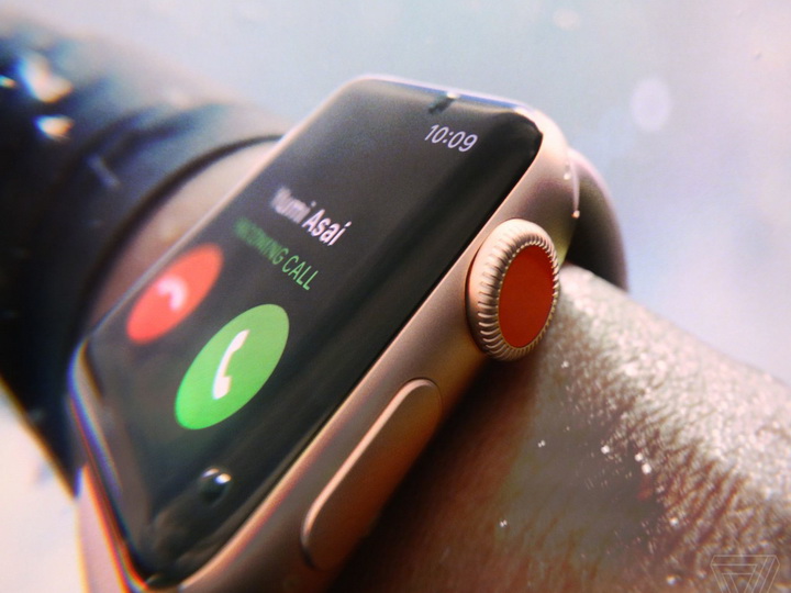 Apple показала «умные» часы с сотовым модулем