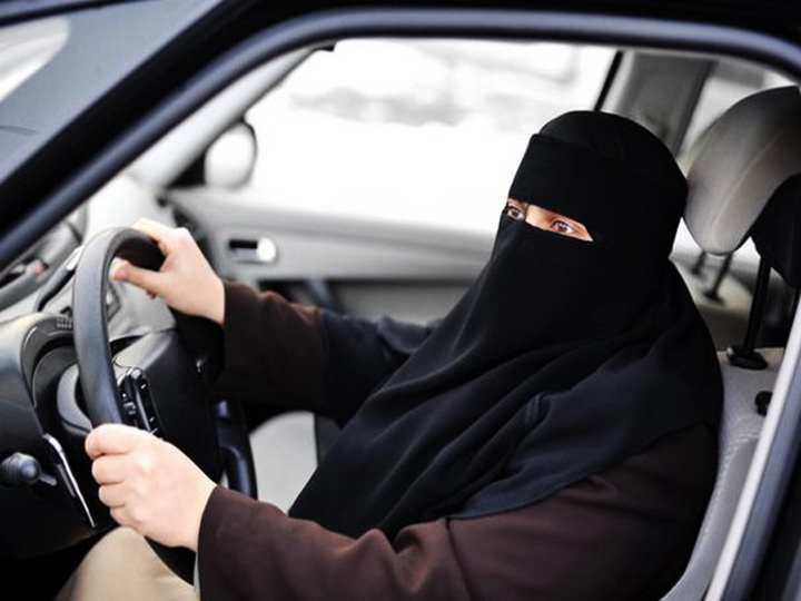 Мусульманкам в Германии запретили водить машину с закрытым лицом