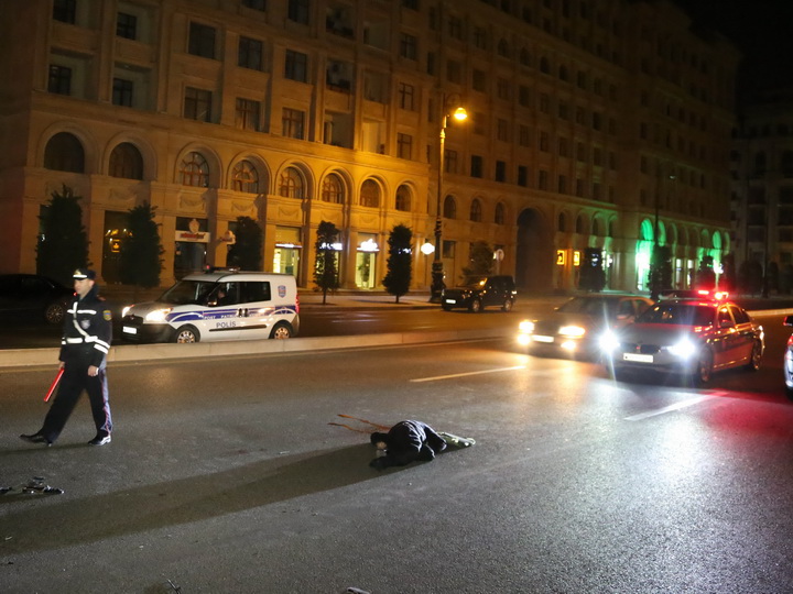 В Баку переходивший дорогу в неположенном месте пешеход был насмерть сбит автомобилем – ФОТО