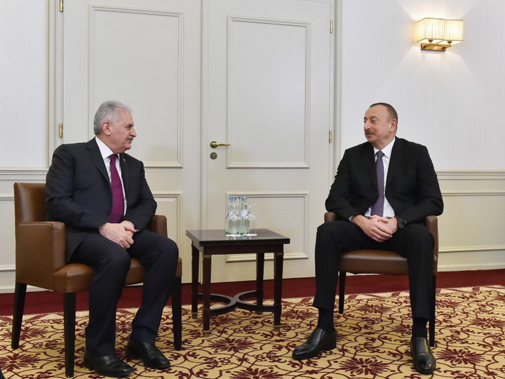 Премьер-министр Турции поздравил Президента Азербайджана