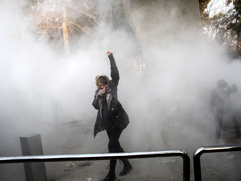 В Иране в ходе столкновений демонстрантов с полицией погибли двое