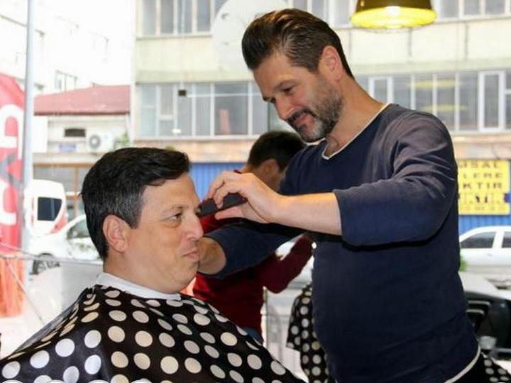 В Турции мужчинам запретили красить волосы в черный цвет
