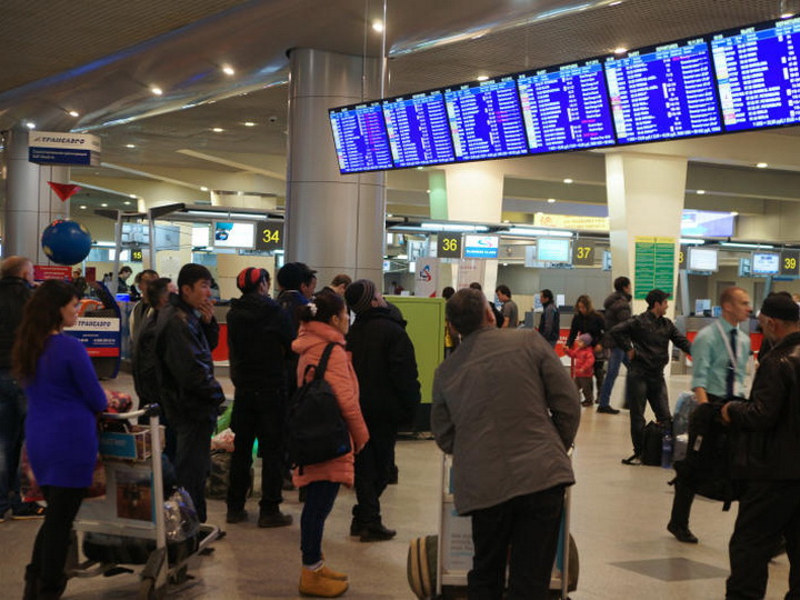 В московских аэропортах из-за непогоды задержали более 100 рейсов