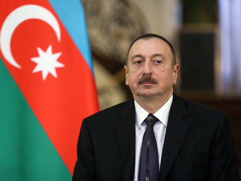 Президент Ильхам Алиев присвоил почетные звания группе лиц по случаю Дня солидарности азербайджанцев мира
