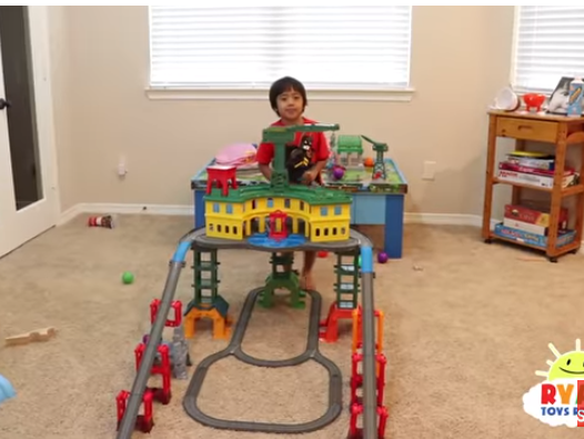 6-летний мальчик заработал $11 млн, делая обзоры игрушек на YouTube - ВИДЕО