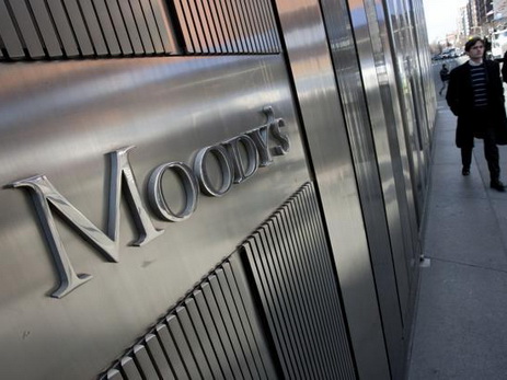Moodys снизило рейтинги двух банков Азербайджана