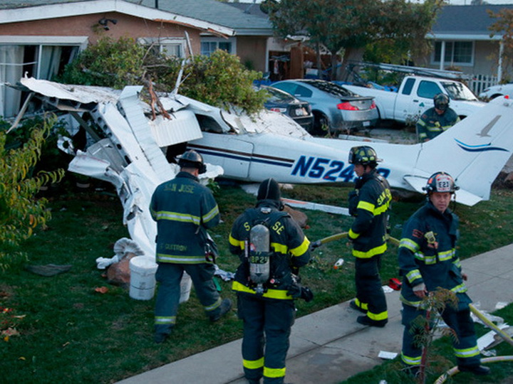 В США при крушении небольшого самолета погибли три человека и собака