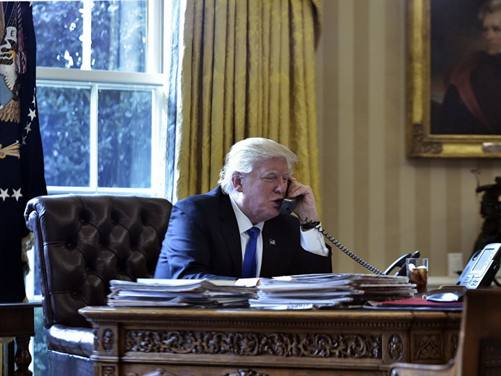 Трамп и Макрон провели телефонные переговоры по вопросу КНДР