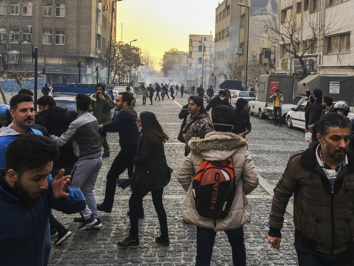 Число жертв протестов в Иране выросло до десяти человек