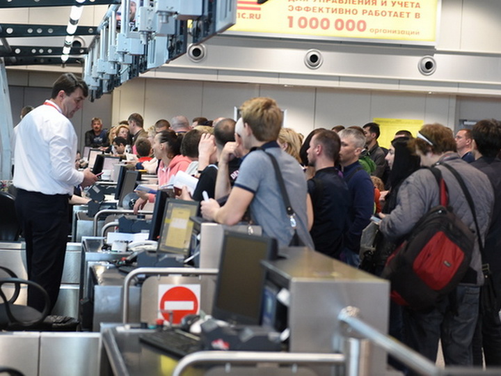 Почти 50 рейсов отменили и задержали в аэропортах Москвы