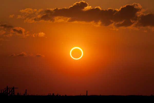 Мужчина в Сан-Диего заснял загадочное кольцо в небе