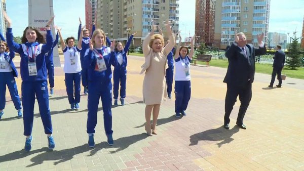 «Валя-полстакана»: Валентина Матвиенко рассмешила Сеть неуклюжими танцами под Бузову