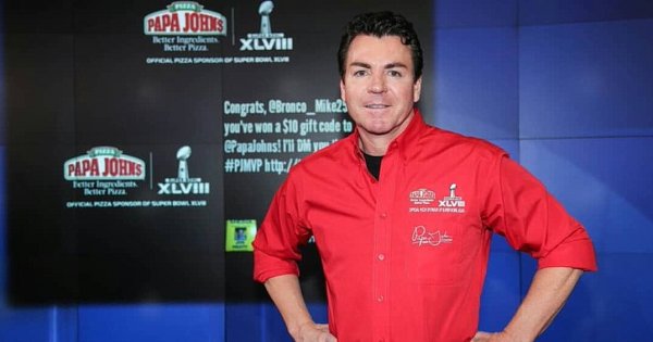 Из-за расистского скандала основатель Papa John’s ушел в отставку