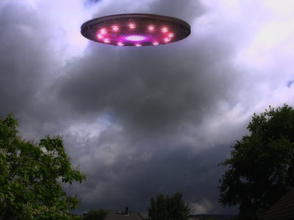 Изучают противника: В Липецке местный житель заснял НЛО во время авиашоу