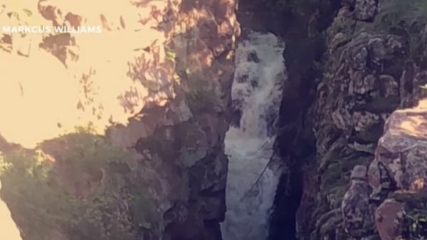В водопаде показалось лицо призрака