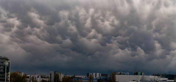 Светящиеся НЛО напугали жителей Ленобласти