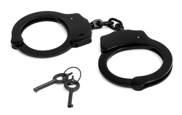 Решили опорочить: Владелец «секс-шопа» прокомментировал скандал с наручниками для МВД