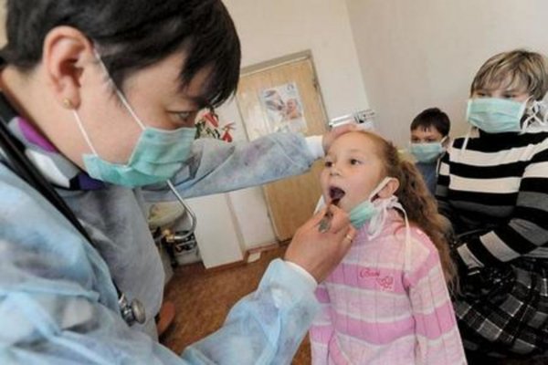 Во время эпидемии простуд заболевших детей не пустят в школы и детсады