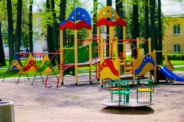 Власти Москвы построят более 400 детских и спортивных площадок в подмосковных СНТ