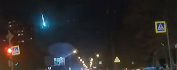 Жители Ростова увидели метеорит, похожий на салют