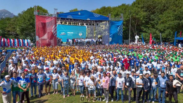 В Пятигорске на гигапиксельную панораму попали сотни людей и Путин