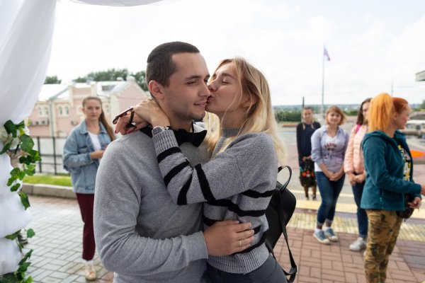 В Томске пары сыграли свадьбу под песни Бузовой в исполнении симфонического оркестра
