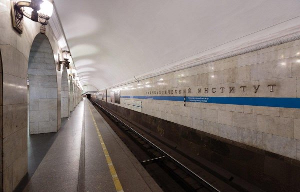 В Санкт-Петербурге девушка родила ребёнка прямо на станции метро