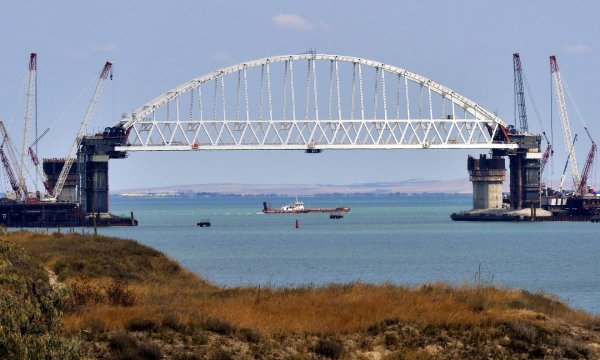 Падение фрагмента Крымского моста пролета не замедлит строительство железнодорожной части