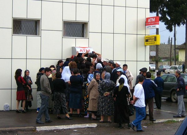 В Ростове скидки на товары для дома привели к образованию давки в магазине