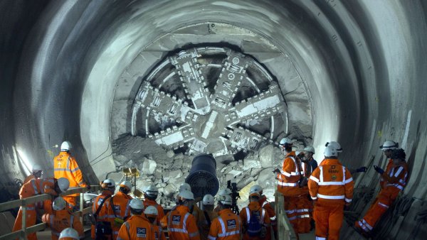 Илон Маск: Строительство скоростного тоннеля под Лос-Анджелесом завершилось