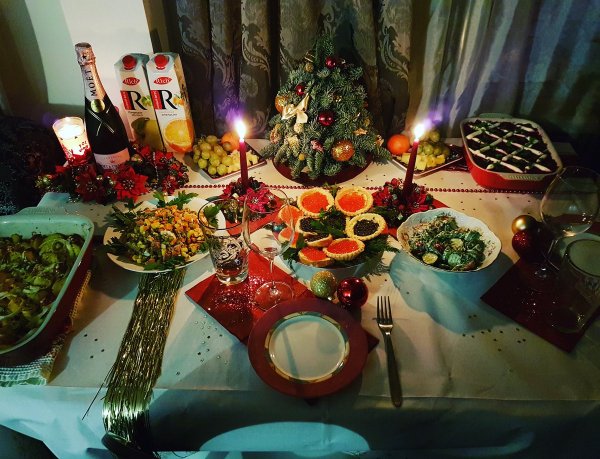 В Минздраве посоветовали не ограничивать себя в еде в новогоднюю ночь