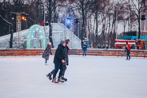 Москвичи получат рождественские гостинцы возле катка в Лужниках