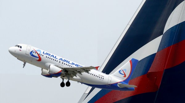 «Так можно вообще?»: Неосторожное обслуживание шасси самолёта «Уральских авиалиний» вызвало страх пользователей Сети