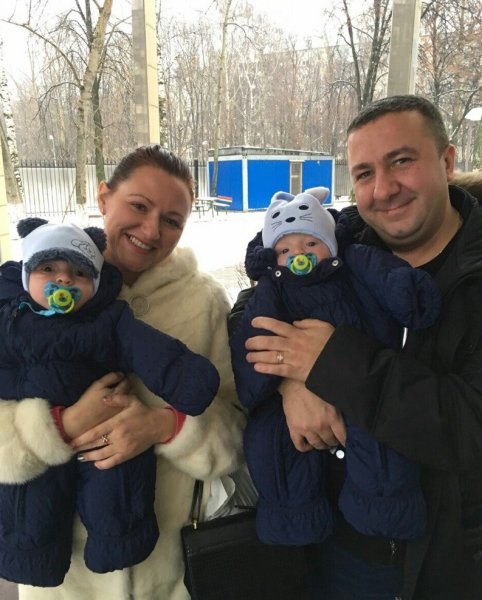 «Наживаются на детях инвалидах?»: Многодетная семья из Краснодара усыновила близнецов с ограниченными возможностями