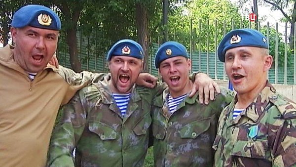 Цвет настроения голубой: Молодые курсанты ВДВ подняли бунт из-за новых погон