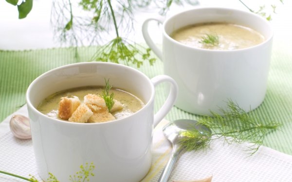Вкусно и без запаха: Как из лука, чеснока и картошки приготовить суп-пюре